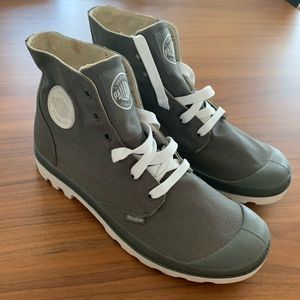 NWOT PALLADIUM Canva Boots Gray